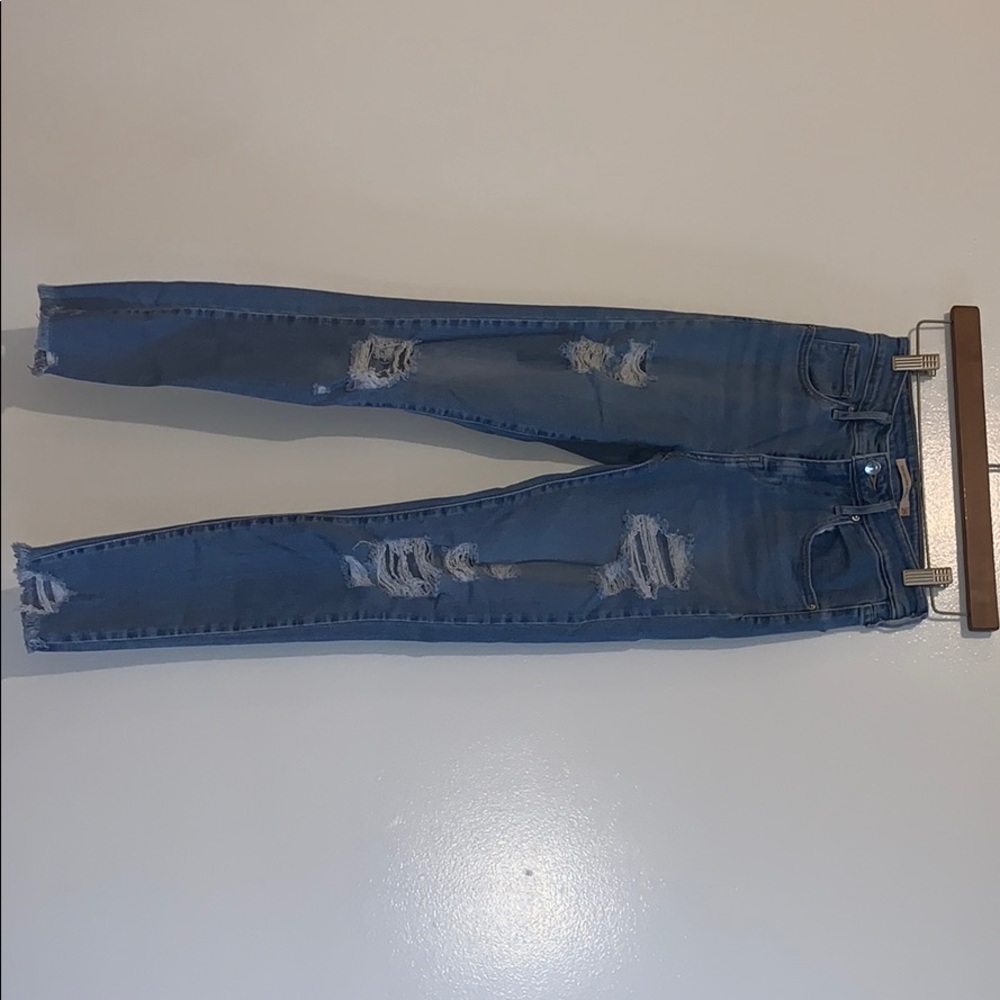 levi’s women ripped jeans